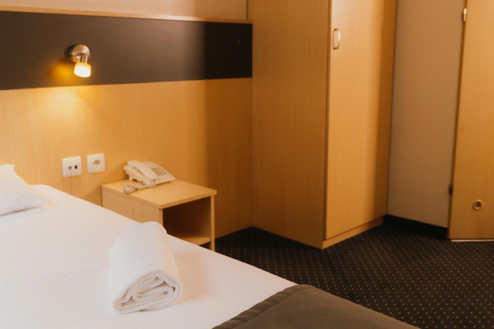 Economy Silesian Hotel Katoviçe Dış mekan fotoğraf