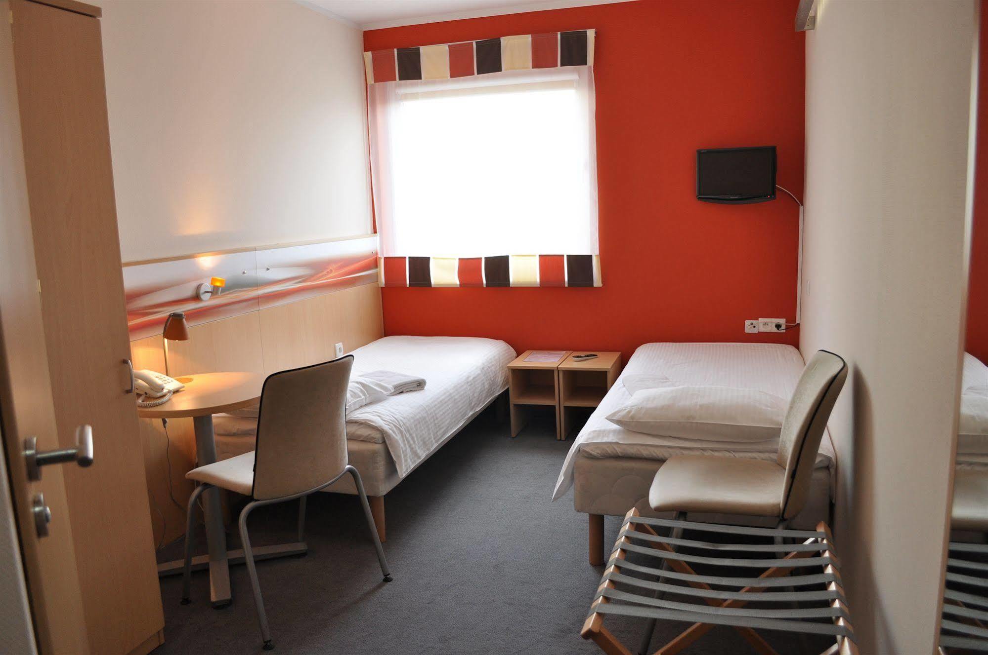 Economy Silesian Hotel Katoviçe Dış mekan fotoğraf
